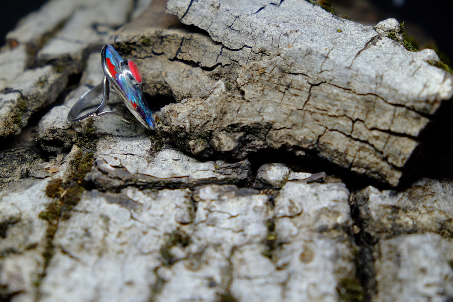 Lover's touch - Handmade Silver Ring with Red Coral and Cloisonne Enamel